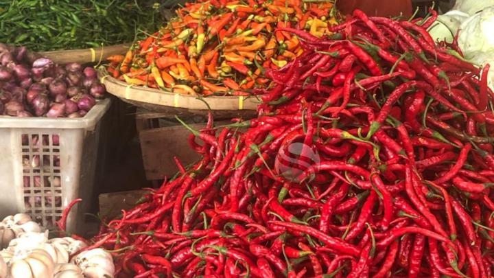 Menjelang Akhir Tahun Harga Cabai Melonjak Naik